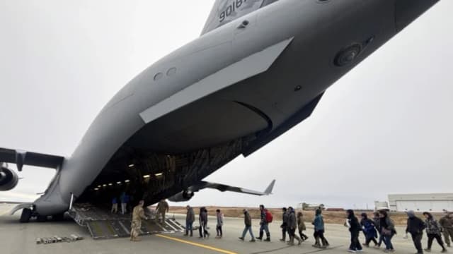 Cientos son evacuados tras los estragos causados por los restos del tifón en la costa de Alaska