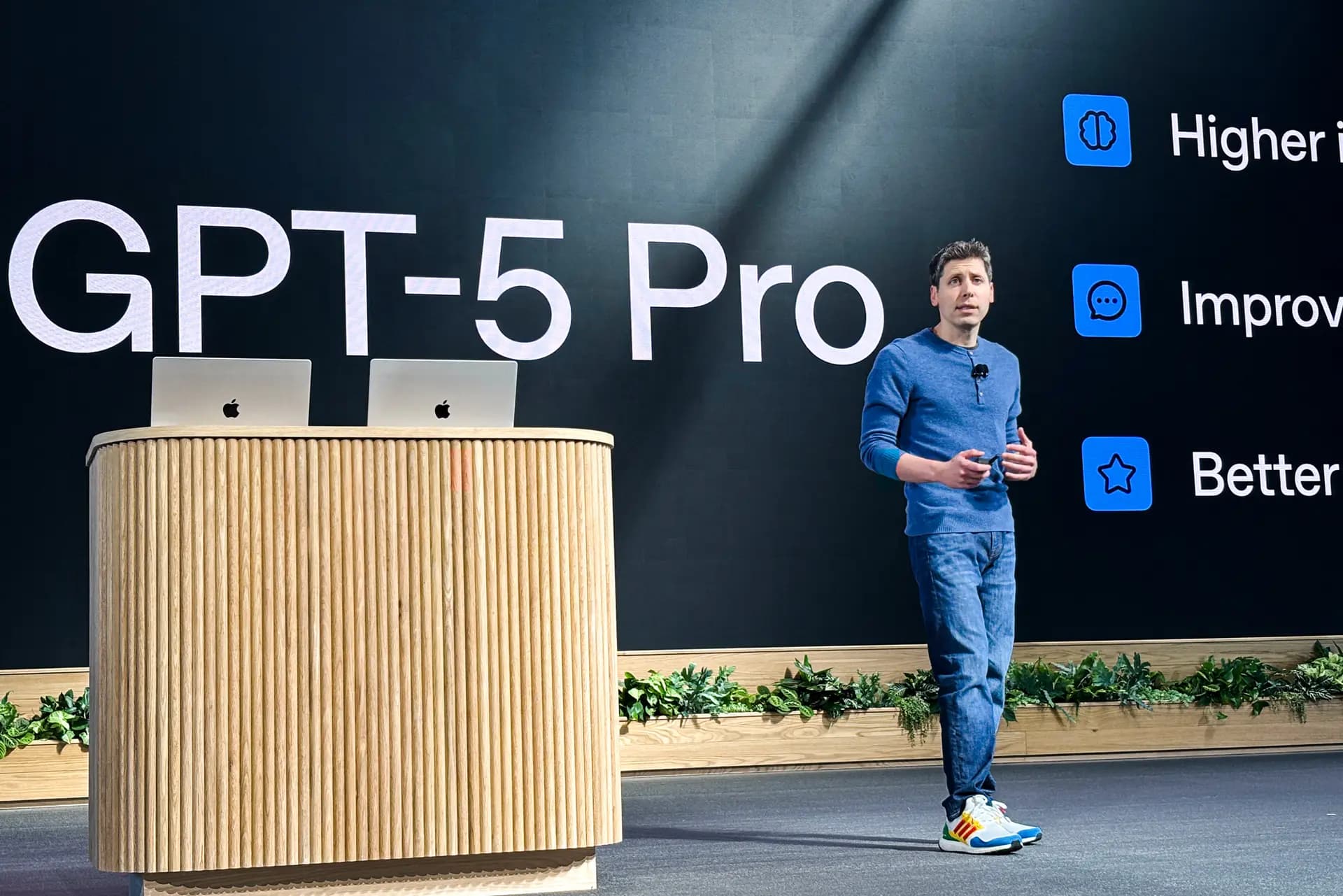 El director ejecutivo de OpenAI, Sam Altman, habla en la conferencia anual de la empresa para desarrolladores, celebrada en San Francisco el 6 de octubre de 2025. (Benjamin Legendre/AFP a través de Getty Images)