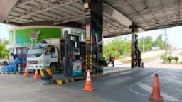 Escasez de combustible en Bolivia provoca preocupación entre votantes antes de la segunda vuelta