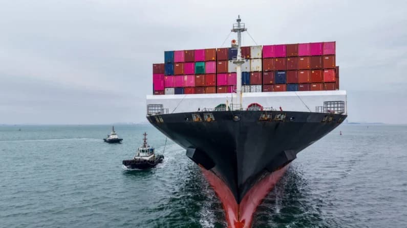 Sanción de EE. UU. apunta a puertos chinos en ofensiva contra comercio petrolero iraní y se profundiza guerra comercial