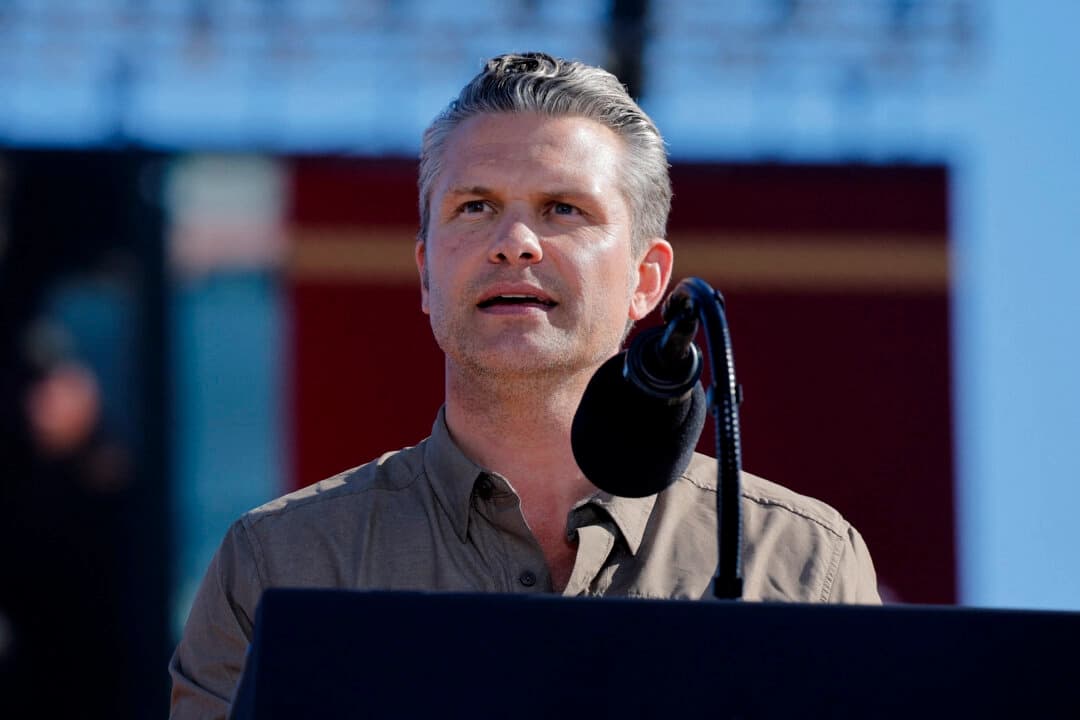 El secretario de Defensa de Estados Unidos, Pete Hegseth, habla en la celebración del 250 aniversario del Cuerpo de Marines de Estados Unidos en Camp Pendleton, California, EE. UU., el 18 de octubre de 2025. (REUTERS/Mike Blake/Foto de archivo)