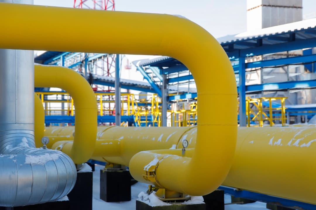 Gasoductos en la estación compresora de Atamanskaya, perteneciente al proyecto Power Of Siberia de Gazprom, en las afueras de la ciudad de Svobodny, en la región de Amur, en el extremo oriental de Rusia, el 29 de noviembre de 2019. (Maxim Shemetov/Reuters).
