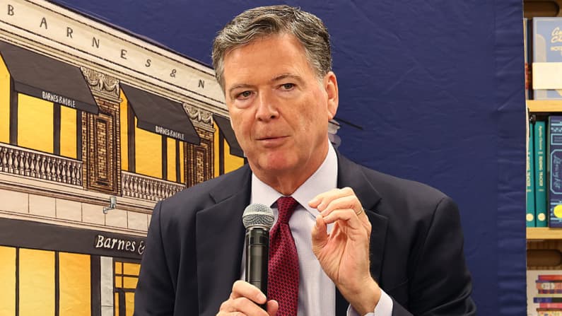 Comey alega enjuiciamiento vengativo y nombramiento ilegal de un fiscal en sus mociones de desestimación