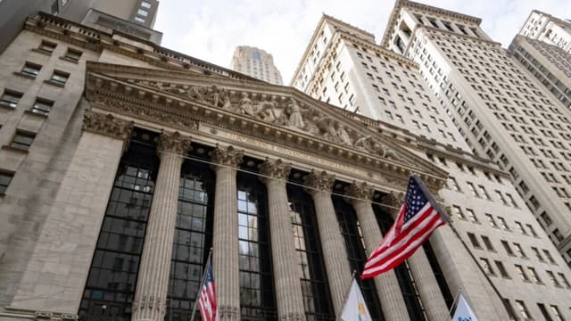 Rendimiento de bonos del Tesoro estadounidense a 10 años cae por debajo del 4%