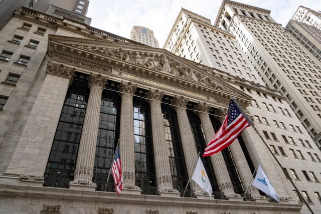 Rendimiento de bonos del Tesoro estadounidense a 10 años cae por debajo del 4%