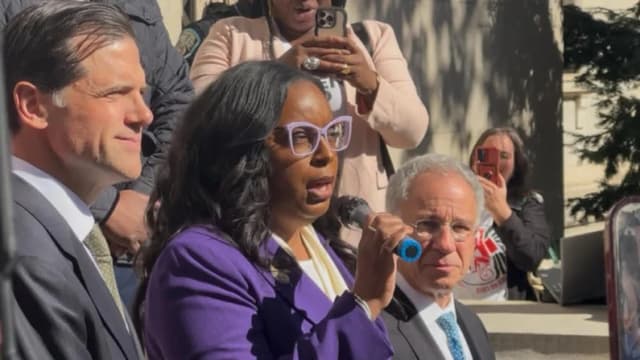 Juez dará sentencia sobre cargos de agresión contra congresista de Nueva Jersey por ICE