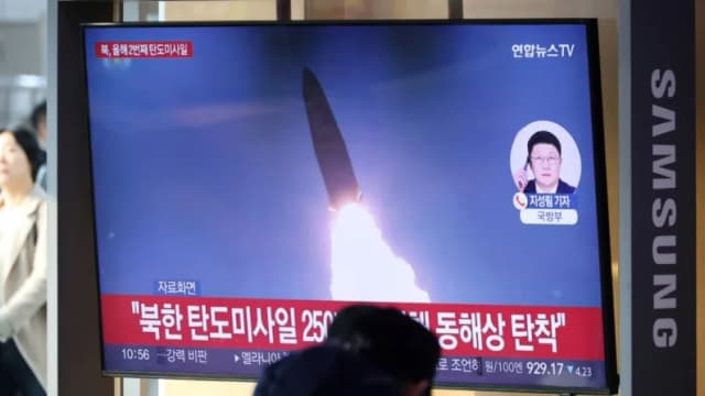 Corea del Norte prueba misiles balísticos antes de la gira asiática de Trump