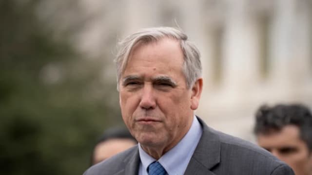 Merkley mantiene la palabra en el Senado por 18 horas, protesta contra la administración Trump
