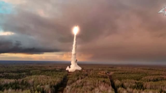 Rusia prueba misiles balísticos y nucleares supervisados por Putin en medio de tensiones con EE. UU.