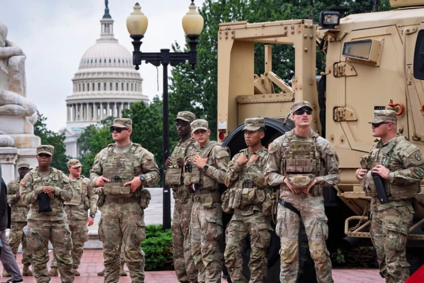 Tropas de la Guardia Nacional se ubican a la entrada de la estación Union Station en Washington, el 20 de agosto de 2025. AP Photo/J. Scott Applewhite, archivo