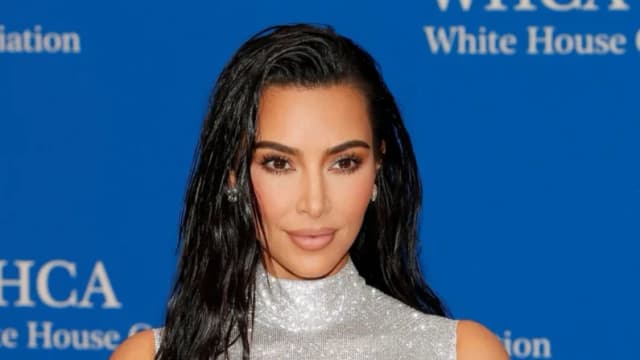 Kim Kardashian revela diagnóstico de aneurisma cerebral durante estreno de "The Kardashians"