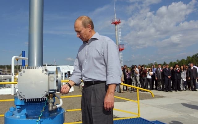 Sanciones afectan a la economía petróleo-dependiente de Rusia, según expertos