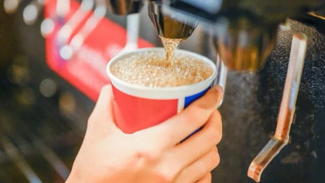 Beber más de una lata de refresco al día está relacionado con enfermedades hepáticas