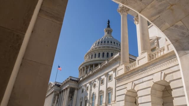 Sindicato de trabajadores federales pide a demócratas apoyar proyecto republicano y poner fin al cierre