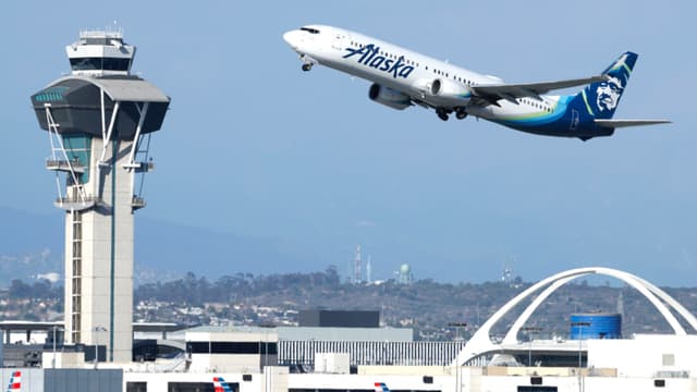 Cómo el cierre del gobierno afecta el transporte aéreo y al control del tráfico aéreo