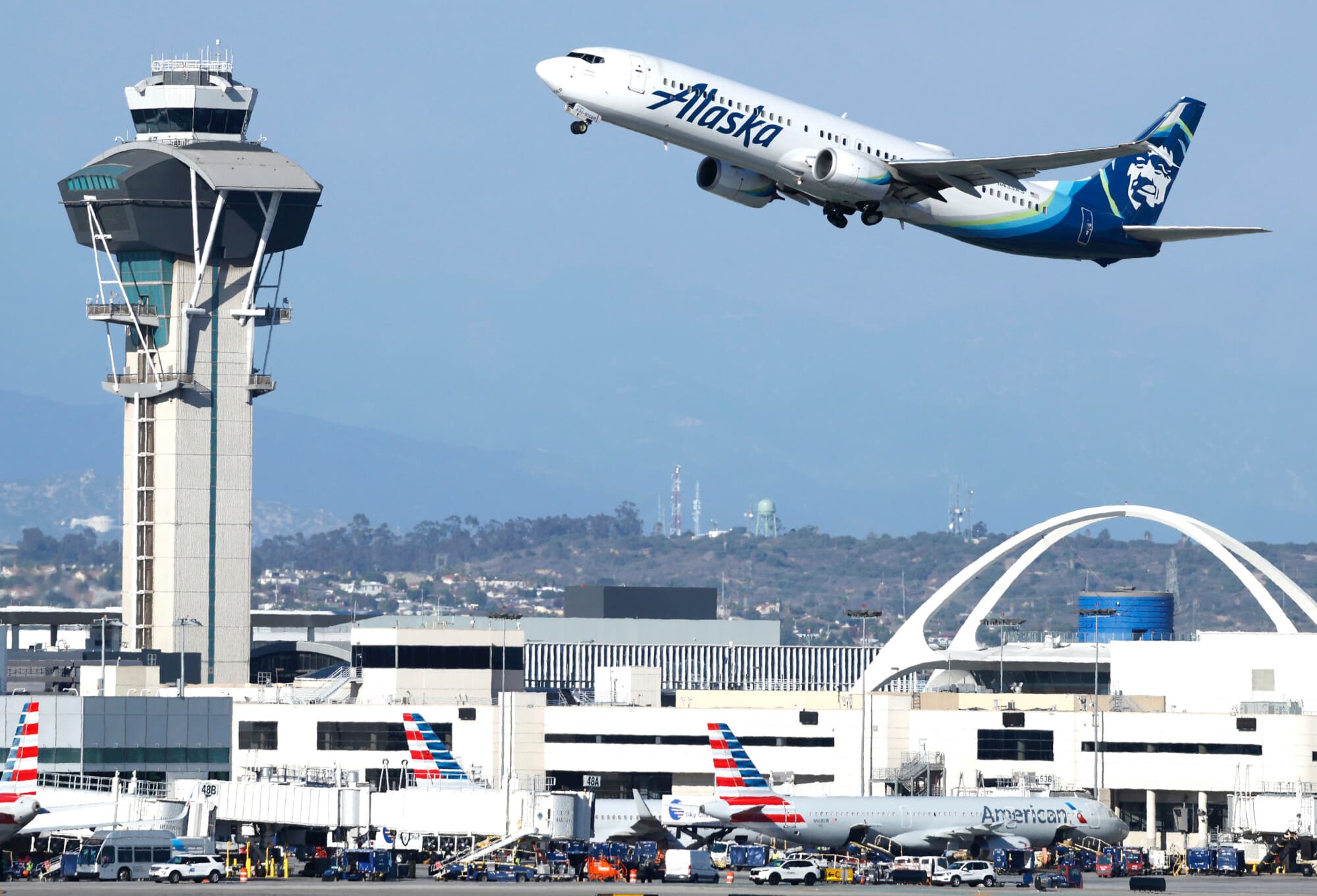 Cómo el cierre del gobierno afecta el transporte aéreo y al control del tráfico aéreo