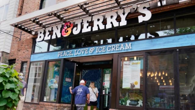 El cofundador de Ben & Jerry's acusa a Unilever de bloquear un helado con temática palestina