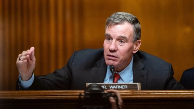 Excluyeron a los demócratas de sesión informativa del Congreso sobre ataques con barcos, dice Warner