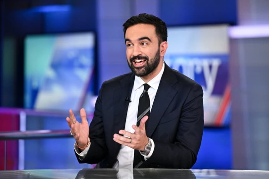 Zohran Mamdani, candidato a la alcaldía de Nueva York, habla durante una entrevista con Fox News, en Nueva York, el 15 de octubre de 2025. (Evan Agostini/Invision/AP)