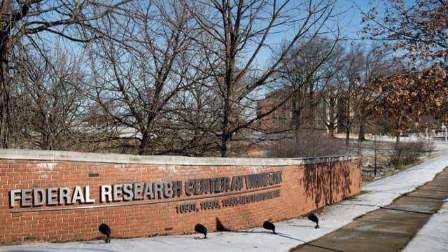 Vista del campus White Oak de la Administración de Alimentos y Medicamentos el 17 de diciembre de 2020, en Silver Spring, Maryland. (BRENDAN SMIALOWSKI/AFP a través de Getty Images)
