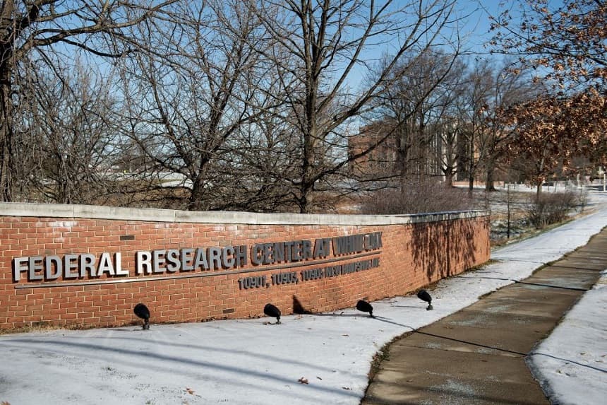 Renuncia principal funcionario responsable de la regulación de medicamentos de la FDA