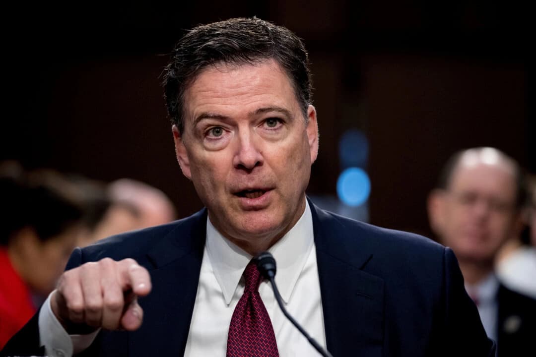 DOJ insta a la Corte a rechazar las afirmaciones de Comey sobre un proceso judicial vengativo