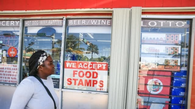 La administración Trump aprueba que 6 estados restrinjan el uso de cupones de alimentos