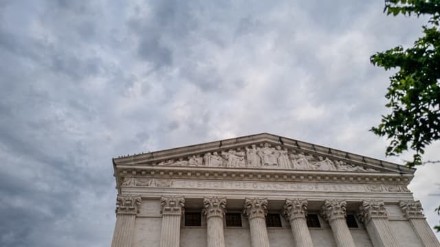 Corte Suprema de EE. UU. evalúa la legalidad de los aranceles de Trump