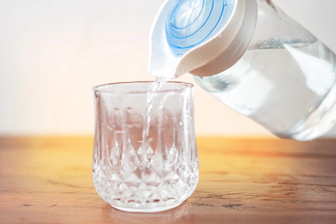 Consumo diario de agua podría estar alimentando sus niveles de estrés