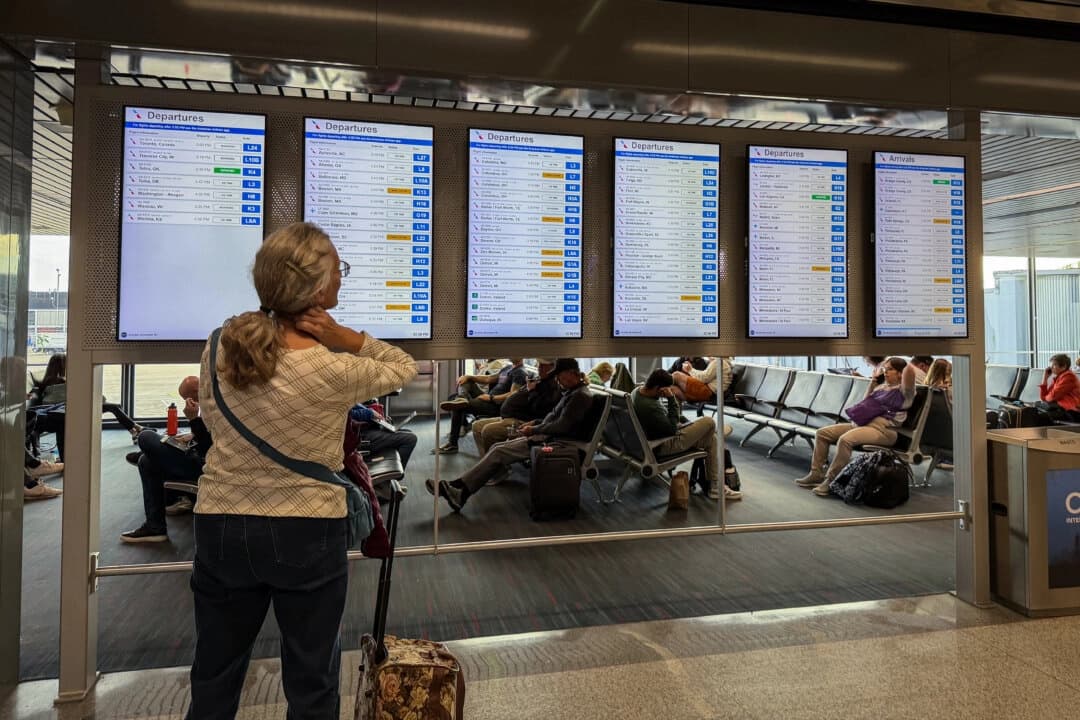 FAA recorta 10% el tráfico aéreo en 40 aeropuertos clave por cierre gubernamental y seguridad