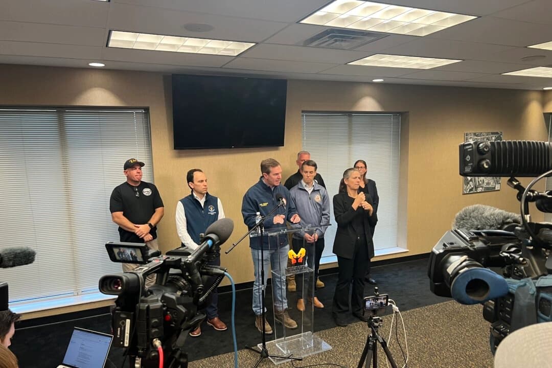 Un niño entre los 11 muertos por el accidente de un avión de UPS en el aeropuerto de Louisville