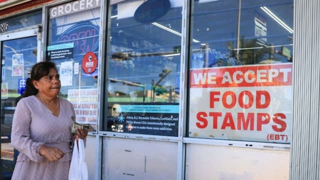 La administración Trump debe financiar íntegramente los cupones de alimentos para noviembre: juez