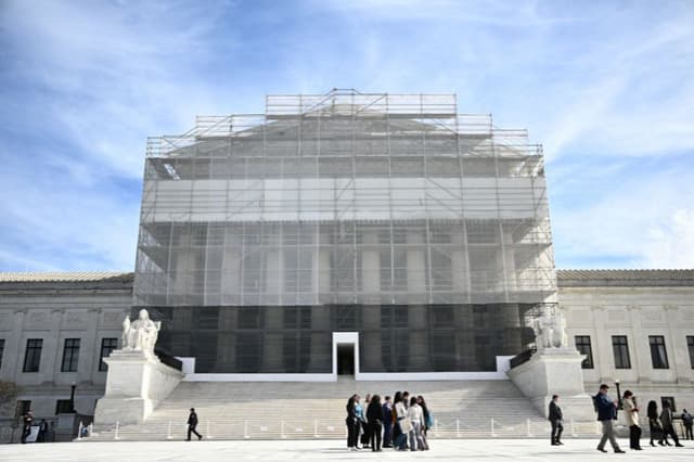 Corte Suprema de EE. UU. permite la política de Trump que exige indicar el sexo de nacimiento en los pasaportes