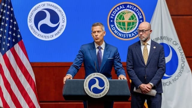 Retrasan miles de vuelos ante recorte de servicios de agencia de EE. UU. en principales aeropuertos