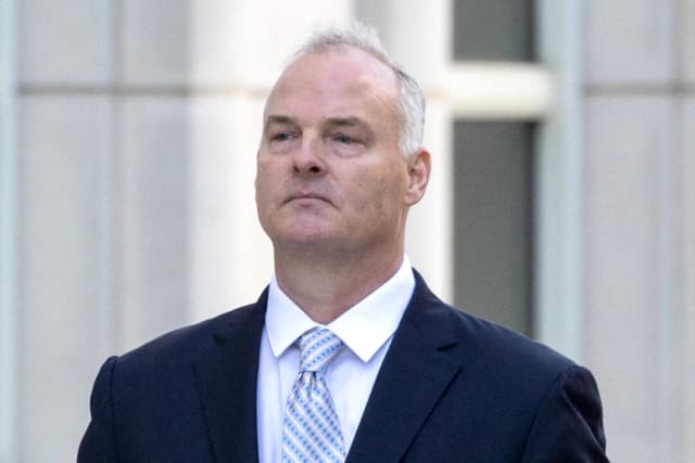 Trump indulta a exsargento de policía que actuaba como agente del PCCh