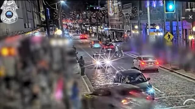 Al menos cuatro muertos al estrellarse un coche contra un bar de Tampa