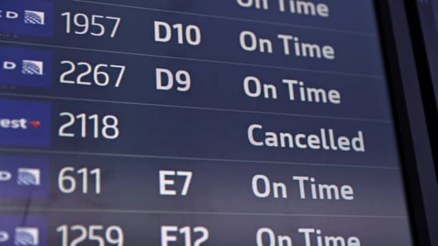 Interrupciones suben la presión sobre senadores de EE. UU., ya que el cierre de gobierno cumple 40 días