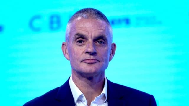 Director de la BBC y la jefe de informativos dimiten tras críticas por editar discurso de Trump del 6 de enero