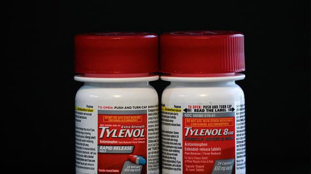 Artículos discrepan sobre la posible relación entre el Tylenol y el autismo