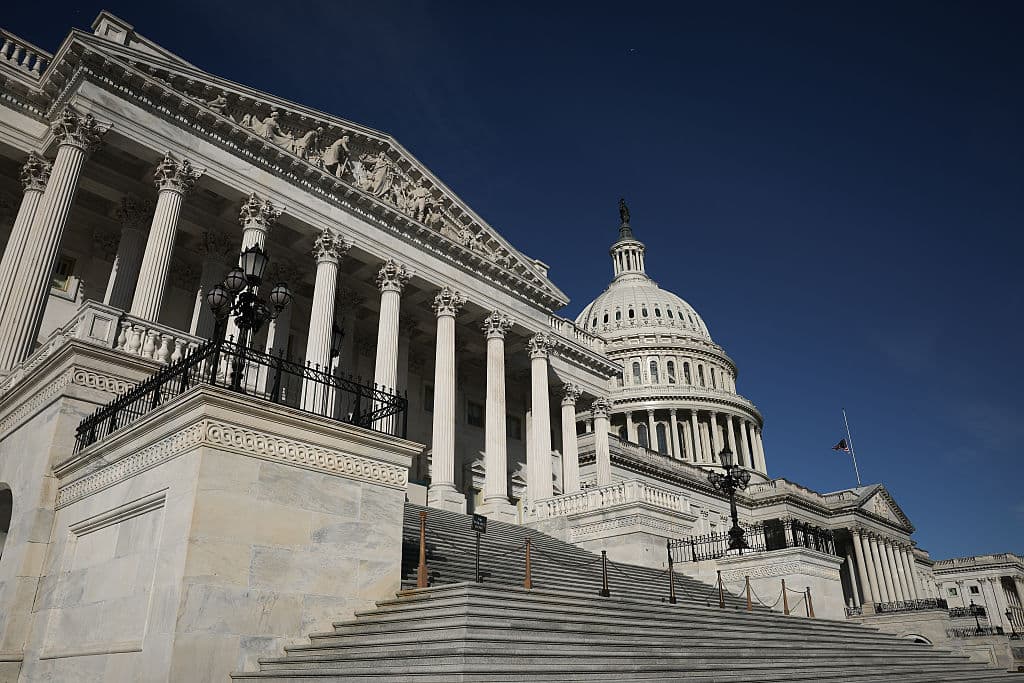 El Capitolio de los Estados Unidos se muestra la mañana después de que el Senado aprobara la legislación para reabrir el gobierno federal el 11 de noviembre de 2025 en el Capitolio, en Washington, DC. El Senado llegó a un acuerdo el domingo por la noche para financiar al gobierno, con el objetivo de poner fin al cierre más largo de la historia una vez que la Cámara de Diputados vote la legislación a finales de esta semana. (Foto de Win McNamee/Getty Images)