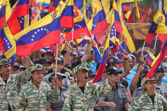 Venezuela moviliza fuerzas militares ante presencia de EE. UU. en la región