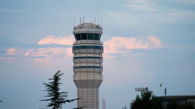 Se reduce la escasez de controladores aéreos en EE. UU.