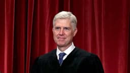 Juez de Corte Suprema de EE. UU. dice que la falta de educación cívica es el "mayor peligro"