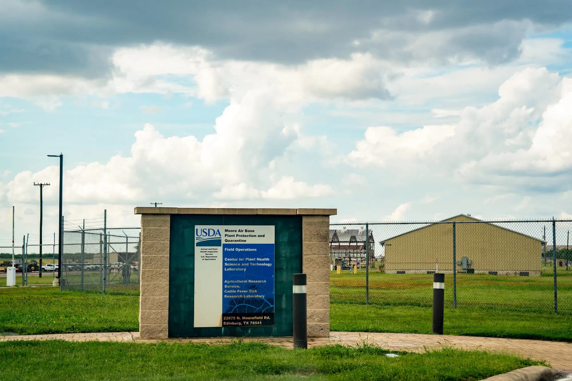 Base aérea Moore Protección y cuarentena de plantas en Edinburg, Texas, el 8 de octubre de 2025. Samira Bouaou/The Epoch Times