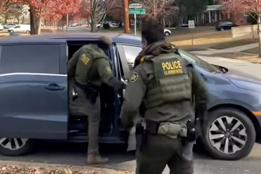 Agentes federales de inmigración llegan en masa a Carolina del Norte