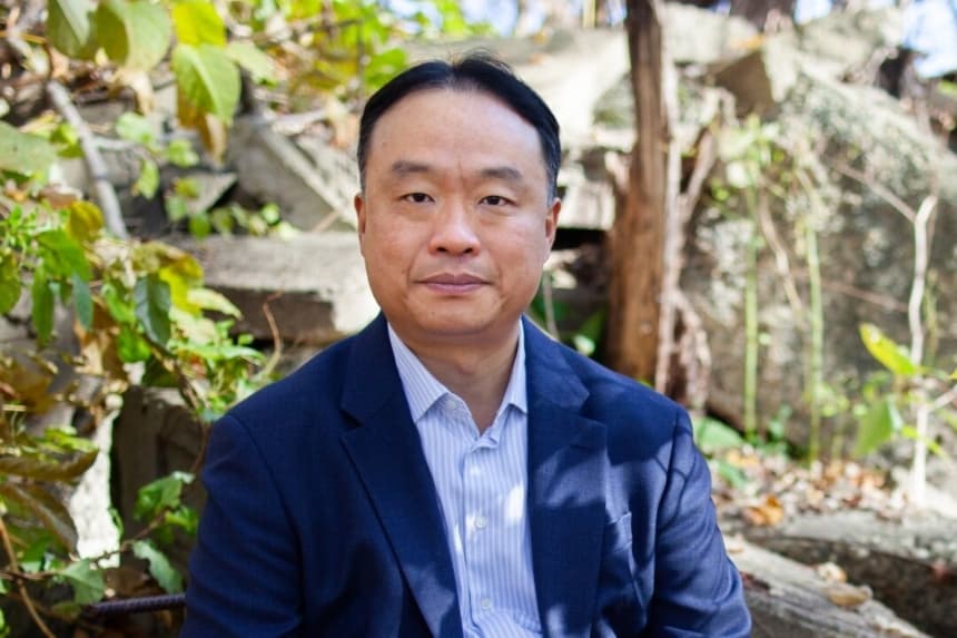 David Xie, superviviente de la persecución del PCCh contra Falun Gong, en Port Jervis, Nueva York, el 2 de noviembre de 2025. (Petr Svab/The Epoch Times)