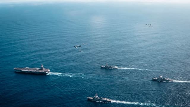 El portaaviones más grande de EE. UU. llega al mar Caribe, cerca de Venezuela