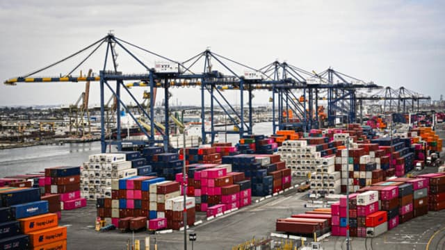 Importaciones de EE. UU. caen drásticamente en agosto, reduciendo su déficit comercial