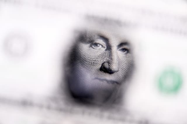 Incertidumbre económica en EE. UU. por desacuerdo en la Reserva Federal sobre recortes de tasas de interés