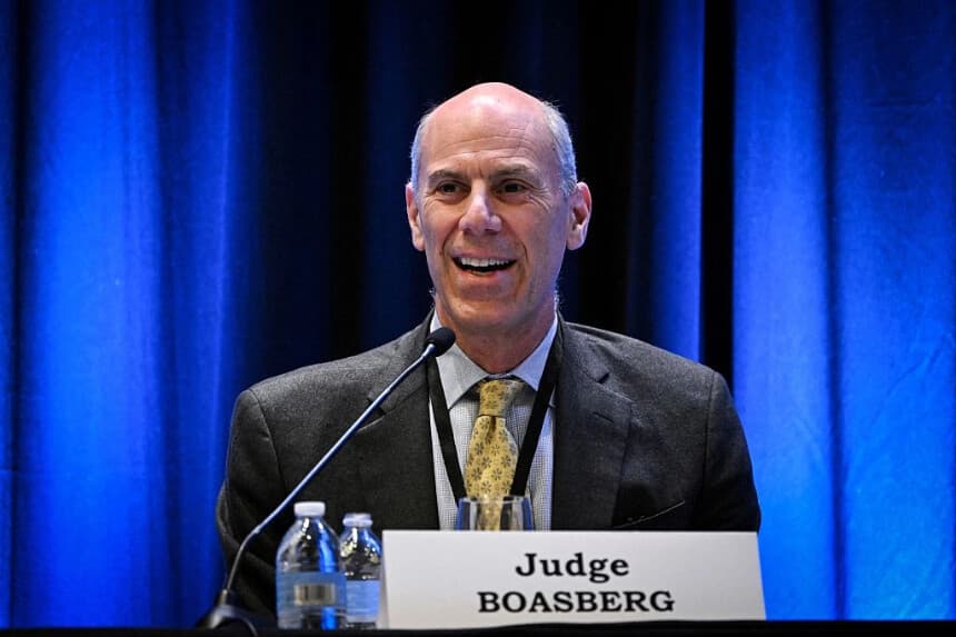James Boasberg, juez presidente de la Corte Federal de Distrito para el Distrito de Columbia, en la Reunión Antimonopolio de Primavera de la American Board Association en Washington, el 2 de abril de 2025. (Drew Angerer/AFP vía Getty Images)